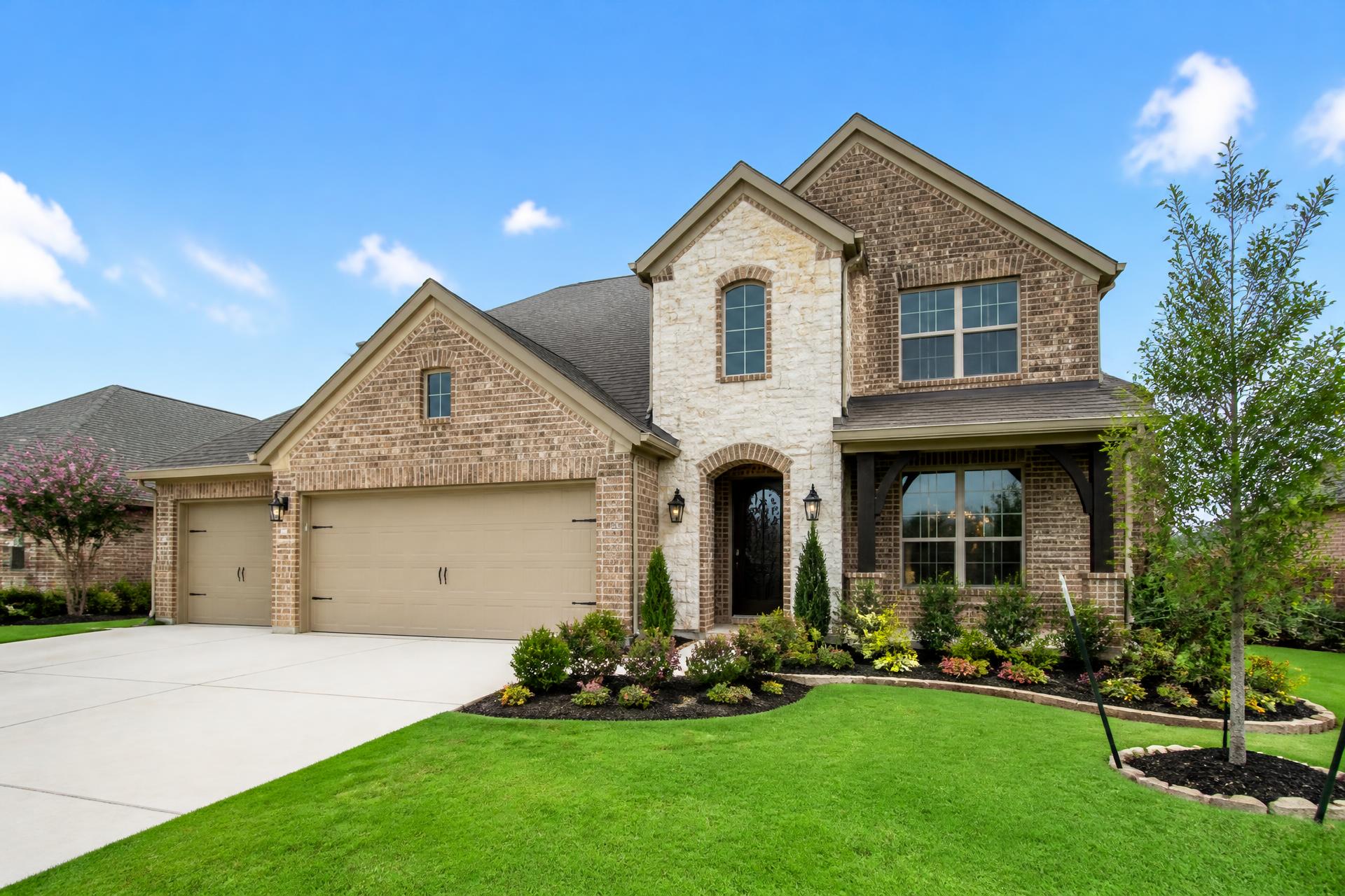 Clean home exterior in the Dallas-Fort Worth area